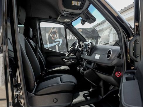 Used 2025 Mercedes-Benz Sprinter 2500 image 23