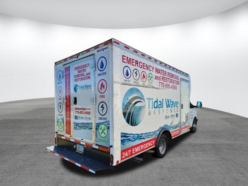 Used 2018 GMC Savana 3500 w/ Power Convenience Package image 4