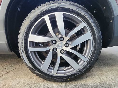 Used 2018 Honda Pilot Touring image 11