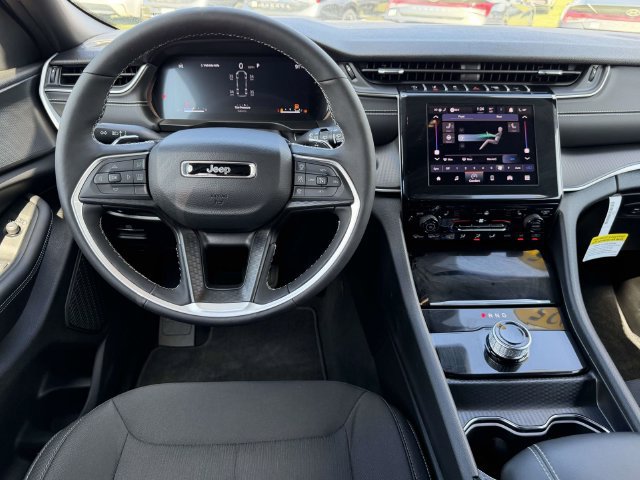 Used 2025 Jeep Grand Cherokee L Laredo w/ Luxury Tech Group I RWD image 24