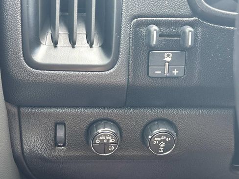 Used 2019 Chevrolet Colorado ZR2 w/ ZR2 Midnight Special Edition AWD/4WD image 37