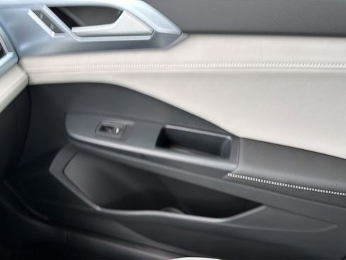 New 2026 Volkswagen Taos SE FWD image 12