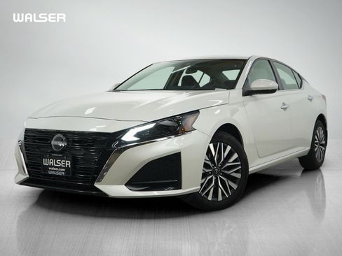 Used 2023 Nissan Altima 2.5 SV w/ SV Premium Package AWD/4WD image 1