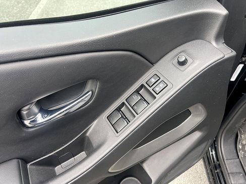 Used 2025 Nissan Frontier SV w/ SV Convenience Package image 12