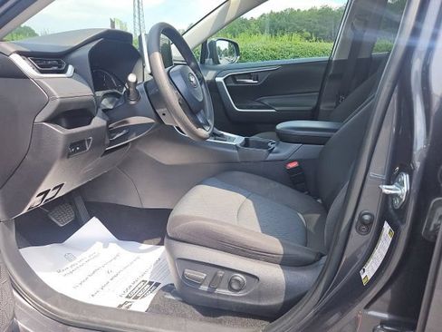 Used 2025 Toyota RAV4 XLE AWD/4WD image 19