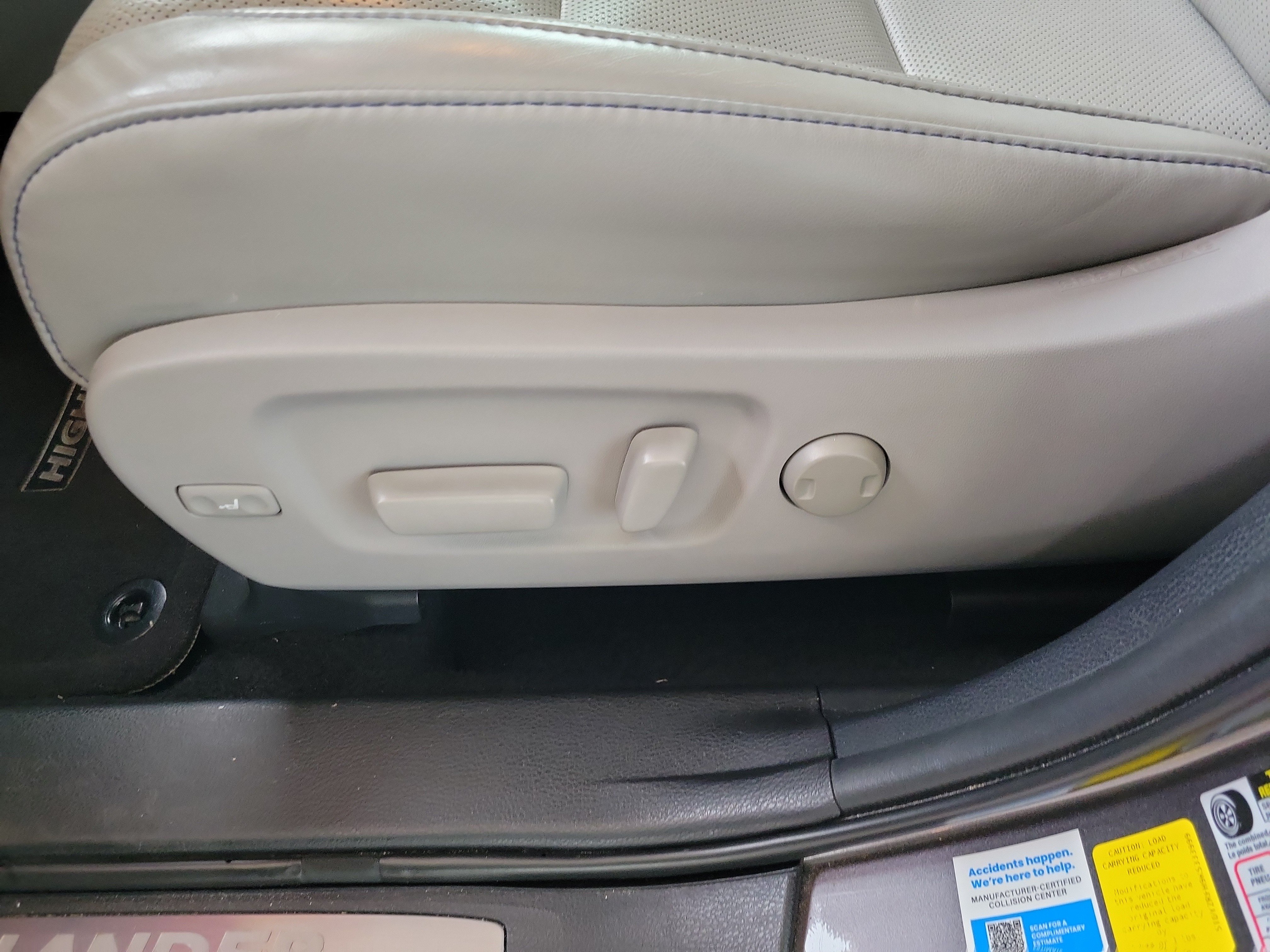 Used 2019 Toyota Highlander Limited FWD image 14