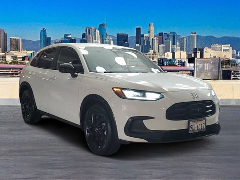 Used 2023 Honda HR-V Sport image 3