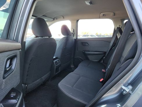 Used 2023 Nissan Rogue S image 12