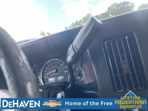 Used 2015 Chevrolet Express 3500 RWD image 15
