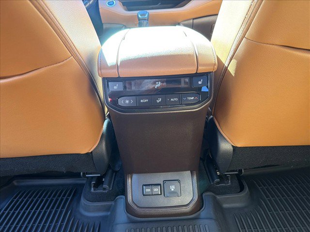 Used 2022 Toyota Highlander Platinum AWD/4WD image 24