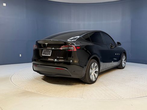 Used 2023 Tesla Model Y Long Range AWD/4WD image 8