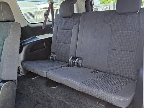 Used 2016 Chevrolet Suburban LS RWD image 15