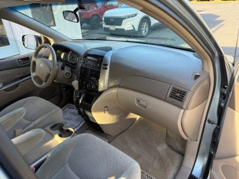 Used 2007 Toyota Sienna CE image 12