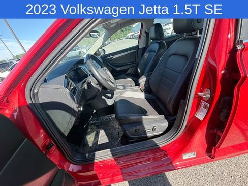 Used 2023 Volkswagen Jetta SE w/ Panoramic Sunroof Package FWD image 2