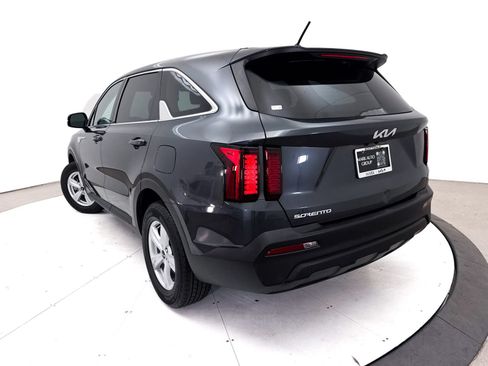 Used 2023 Kia Sorento LX FWD image 6