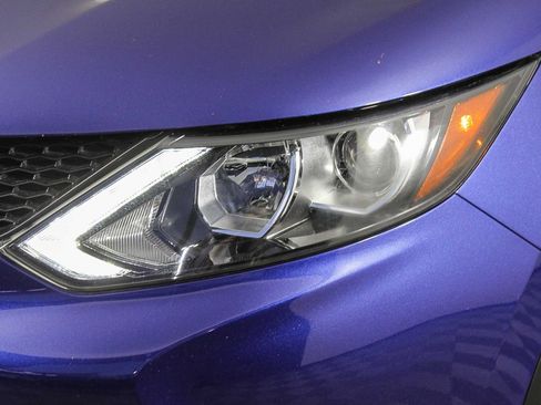 Used 2018 Nissan Rogue Sport SV image 4