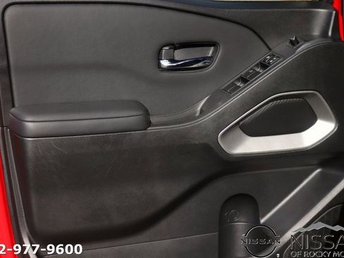 Used 2024 Nissan Frontier SV w/ SV Convenience Package image 9