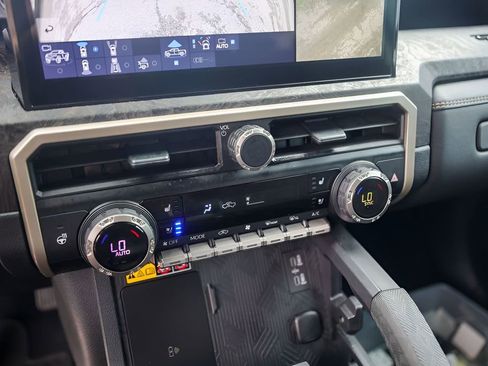 Used 2024 Toyota Tacoma Limited w/ Limited Package (LT) AWD/4WD image 22