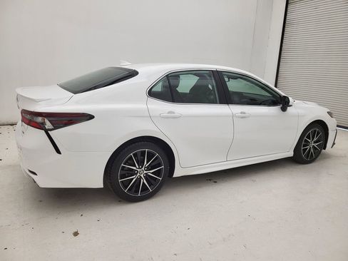 Used 2024 Toyota Camry SE image 11