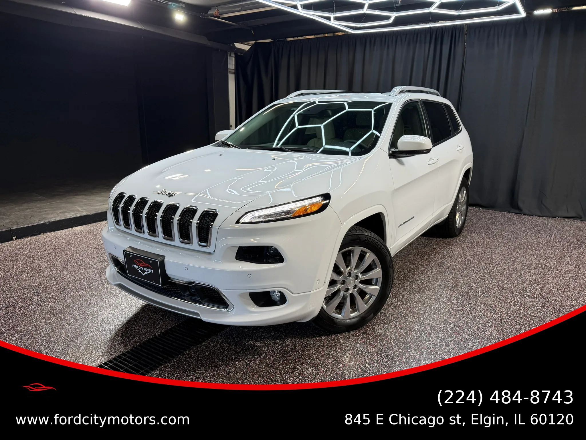 Used 2017 Jeep Cherokee Overland w/ Technology Group AWD/4WD image 1