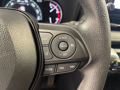 Used 2025 Toyota RAV4 XLE FWD image 9