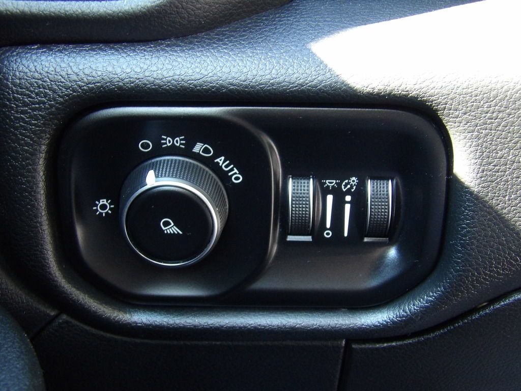 Used 2020 RAM 5500 Tradesman RWD image 19