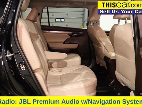 Used 2021 Toyota Highlander Platinum FWD image 16