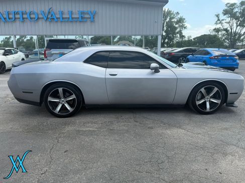 Used 2017 Dodge Challenger R/T RWD image 8