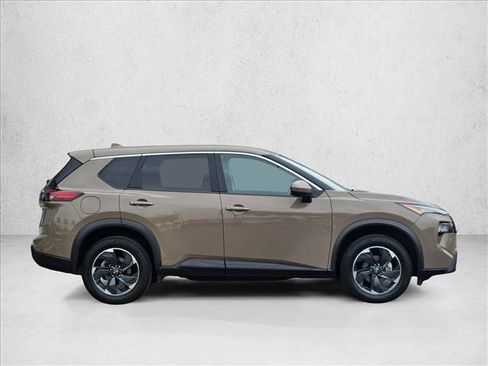 Used 2025 Nissan Rogue SV AWD/4WD image 4