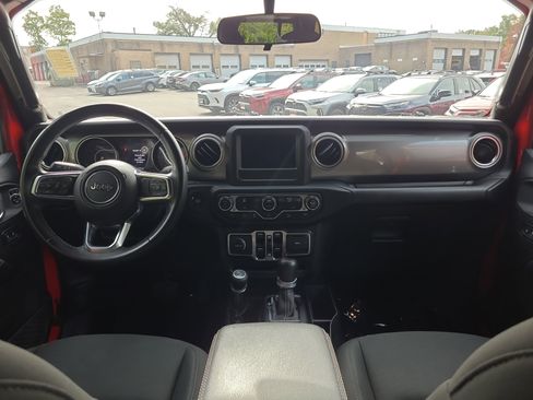 Used 2018 Jeep Wrangler Unlimited Sahara image 19