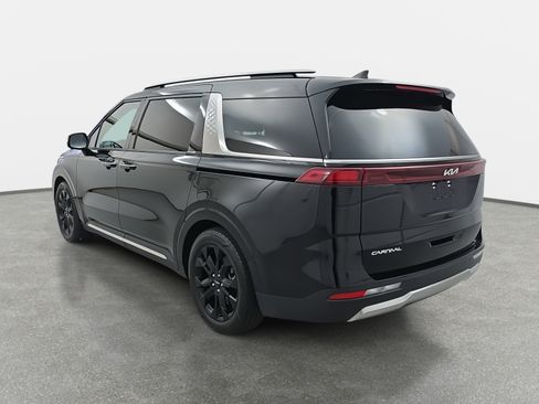 Used 2024 Kia Carnival SX Prestige image 5