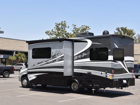 Used 2017 Mercedes-Benz Sprinter 3500 image 38