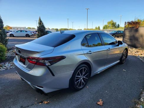 Used 2023 Toyota Camry SE image 5