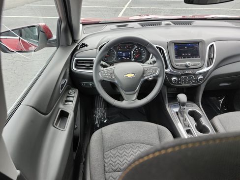Used 2024 Chevrolet Equinox LT FWD image 27
