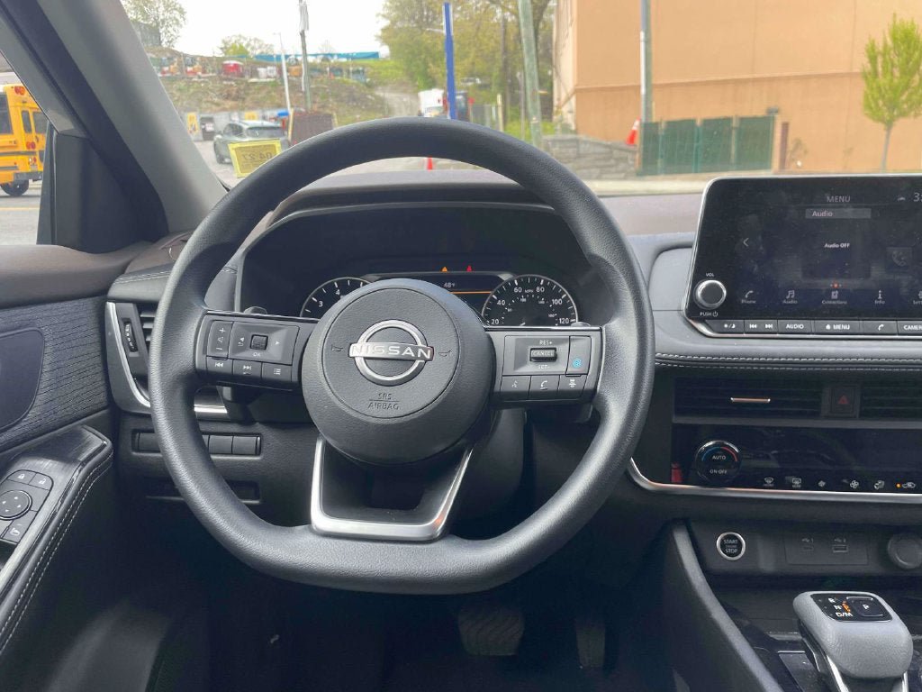 Used 2023 Nissan Rogue SV AWD/4WD image 14
