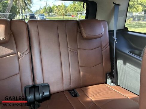 Used 2018 Cadillac Escalade Luxury RWD image 22