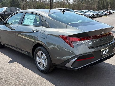 New 2026 Hyundai Elantra SE image 7