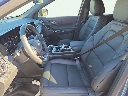 New 2026 Chevrolet Equinox LT w/ Convenience Package II image 12