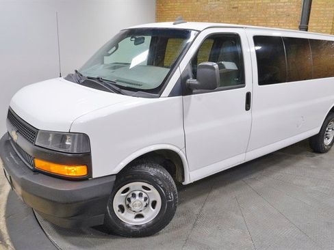 Used 2020 Chevrolet Express 3500 LS RWD image 2