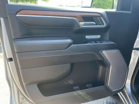 Used 2023 GMC Sierra 1500 Denali w/ Technology Package AWD/4WD image 5