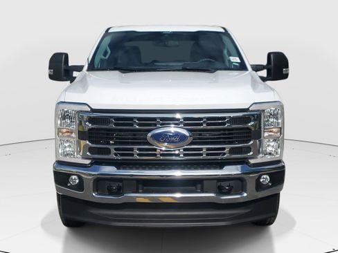 Used 2026 Ford F250 XLT AWD/4WD image 2
