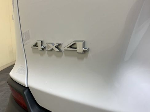Used 2021 Jeep Cherokee Latitude Lux w/ Comfort/Convenience Group AWD/4WD image 19