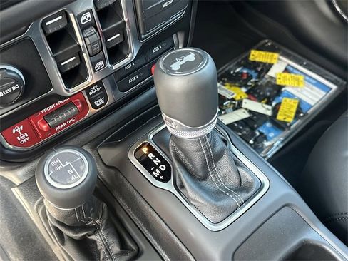 New 2025 Jeep Wrangler Unlimited Rubicon w/ Technology Group image 24