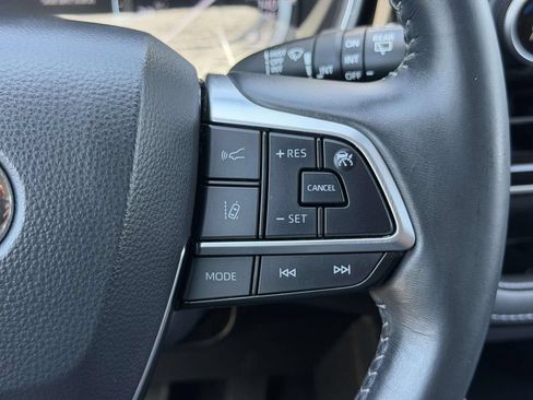 Used 2021 Toyota Highlander XLE AWD/4WD image 10