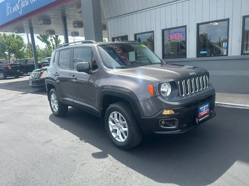 Used 2017 Jeep Renegade Latitude AWD/4WD image 28