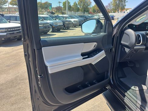 Used 2025 Ford Expedition Active AWD/4WD image 7