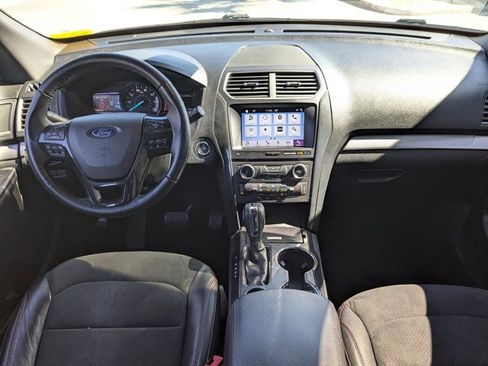 Used 2018 Ford Explorer XLT w/ Equipment Group 202A image 17