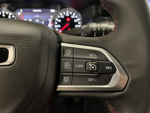 Used 2025 Jeep Compass Trailhawk AWD/4WD image 23