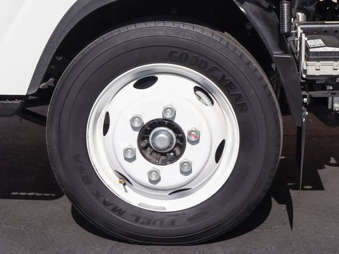 Used 2024 Isuzu NPR RWD image 35