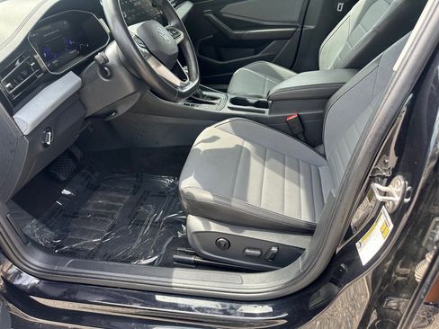 Used 2025 Volkswagen Jetta SE FWD image 11